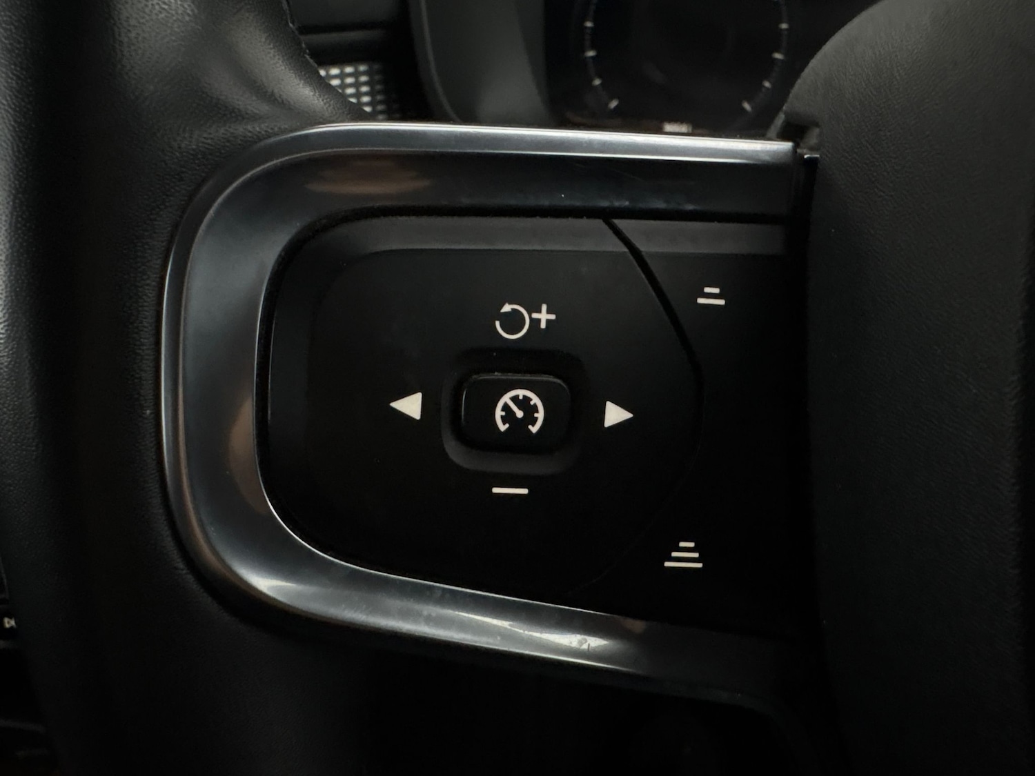 Used Volvo XC40 2022 for sale - 77296453: Photo 14