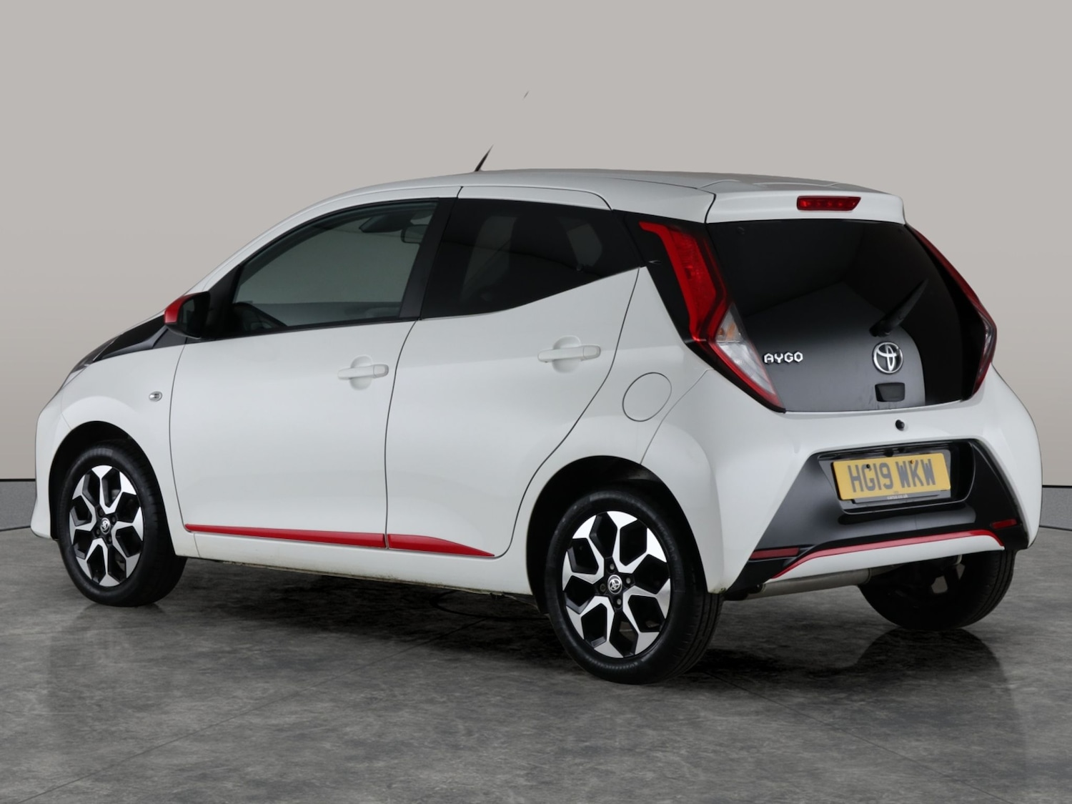 Used Toyota AYGO 2019 for sale - 76507937: Photo 12