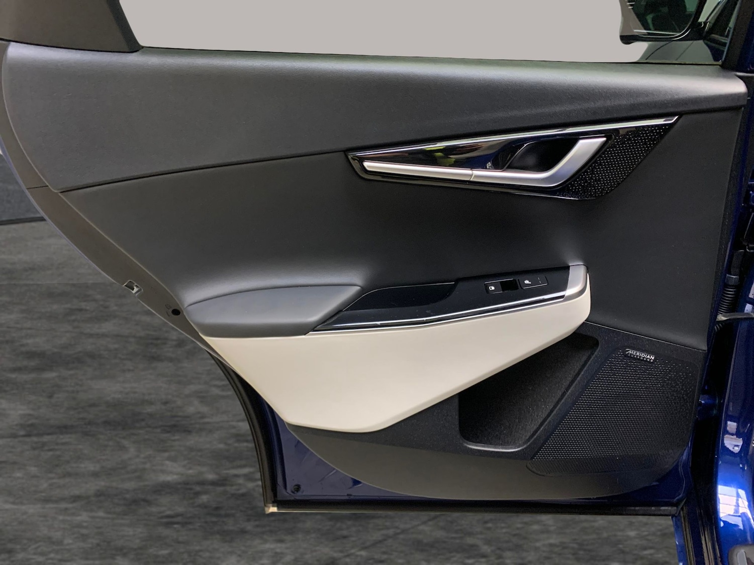 Used Kia EV6 2023 for sale - 76958330: Photo 35