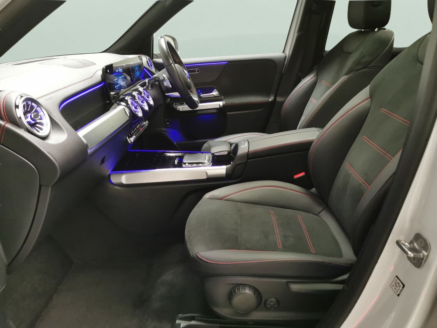 Used Mercedes-Benz EQB 2023 for sale - 77350824: Photo 4