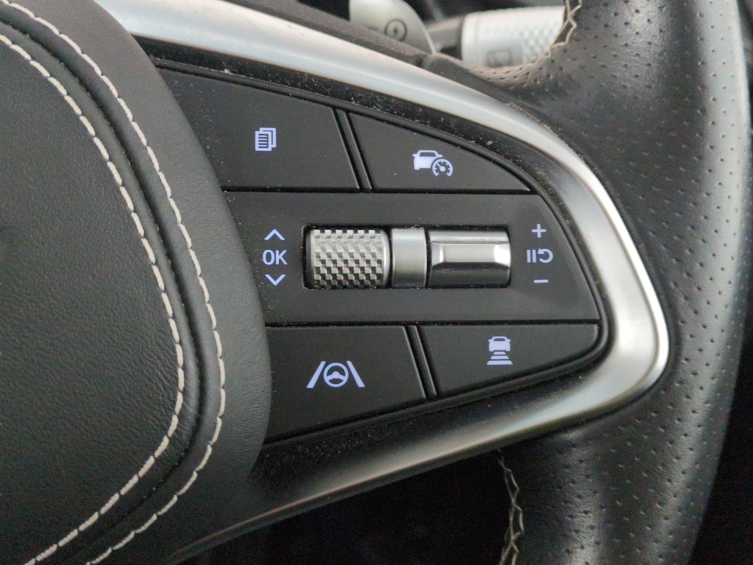 Used Genesis GV70 2023 for sale - 76803939: Photo 24