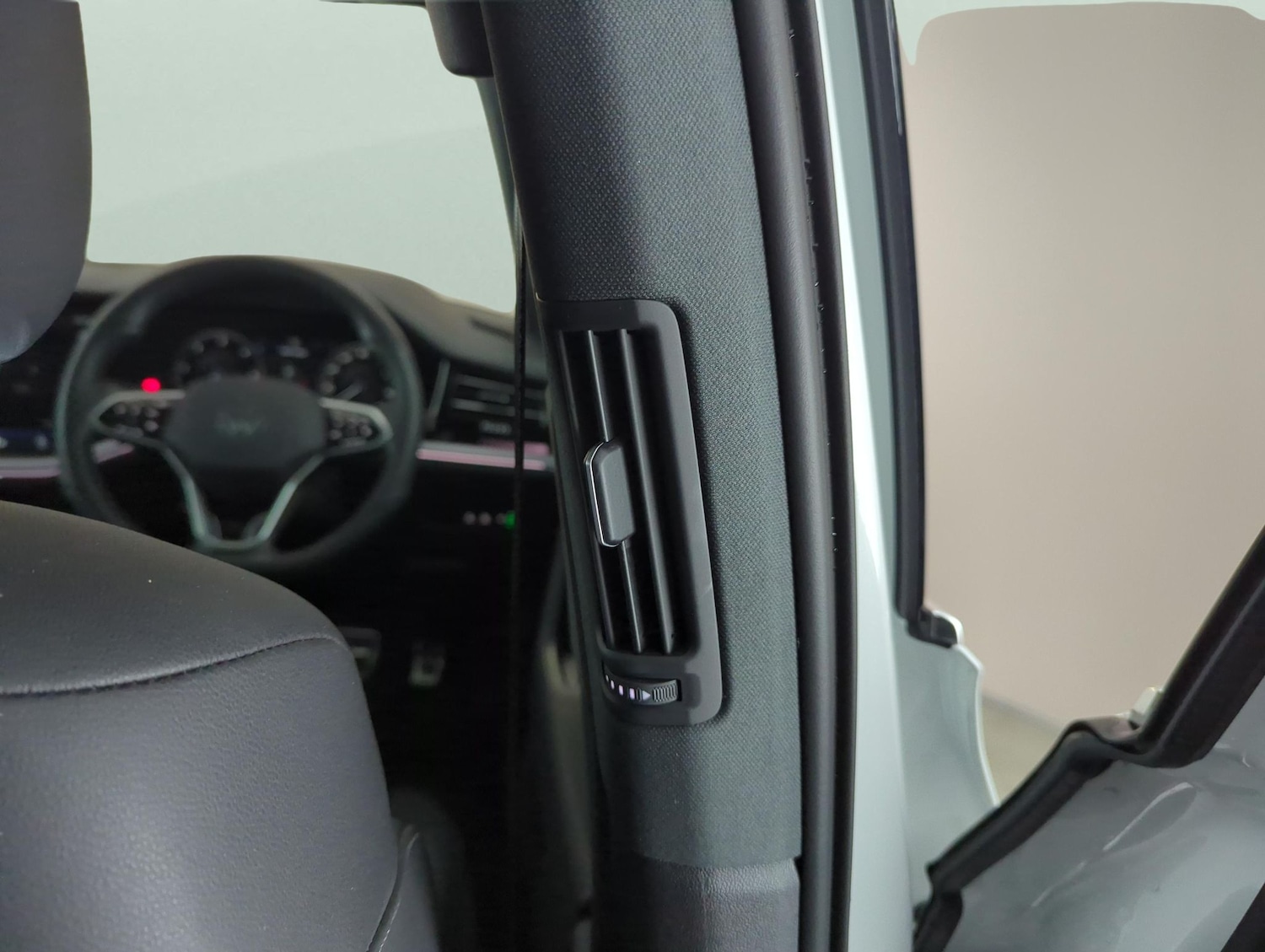 Used Volkswagen Touareg 2023 for sale - 77333563: Photo 29