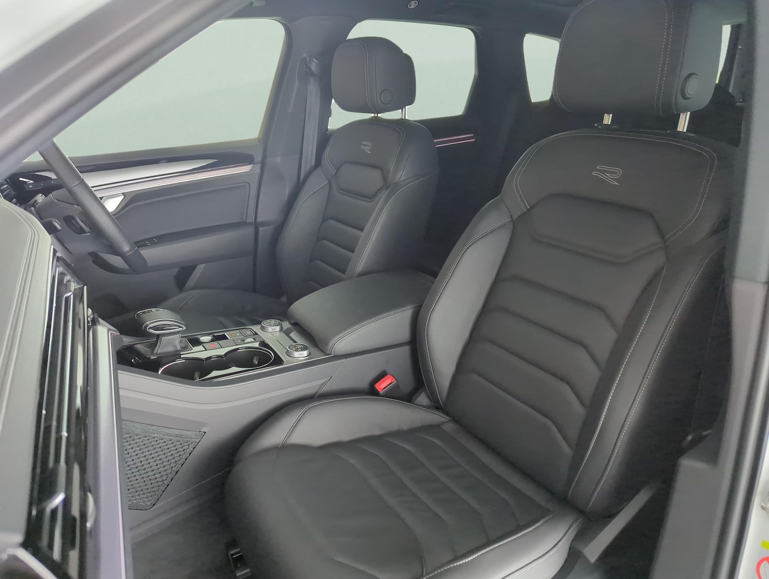 Used Volkswagen Touareg 2023 for sale - 77333563: Photo 8