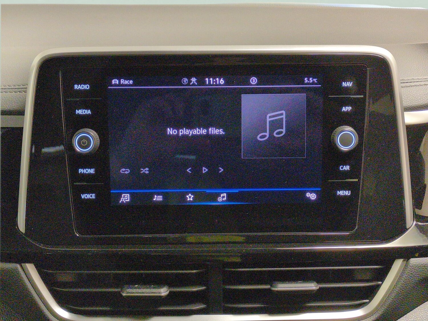 Used Volkswagen T-Roc for sale - 77827177: Photo 13