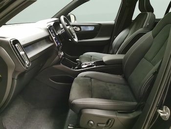 Used Volvo XC40 2023 for sale - 79446459: Photo