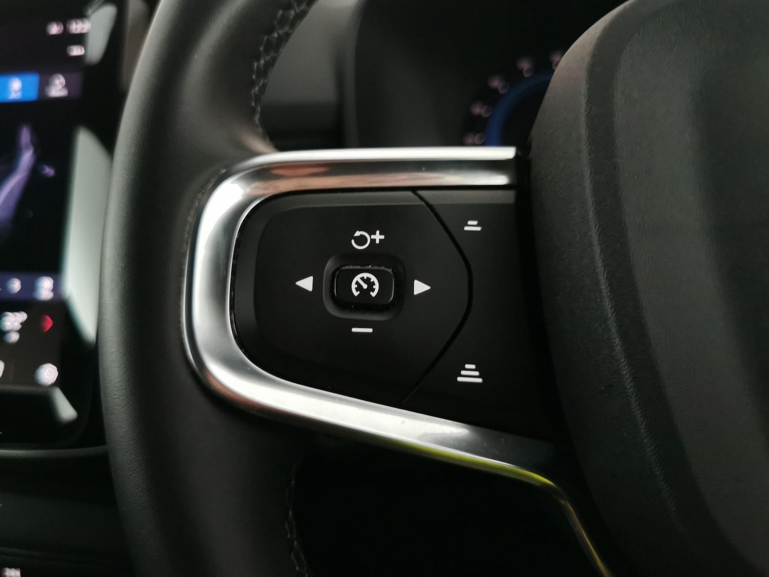 Used Volvo XC40 for sale - 77475426: Photo 21