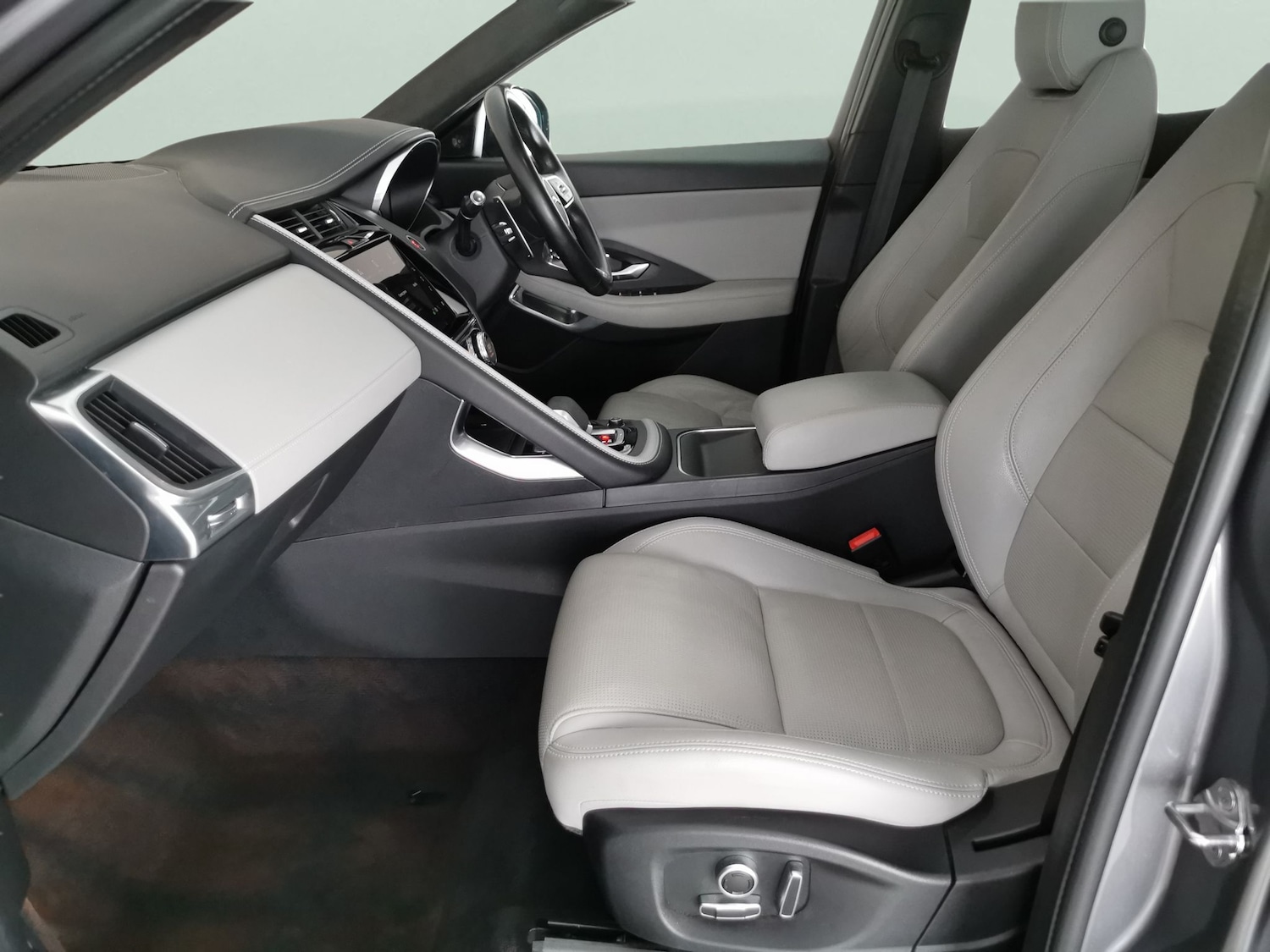 Used Jaguar E-Pace 2021 for sale - 77159882: Photo 4