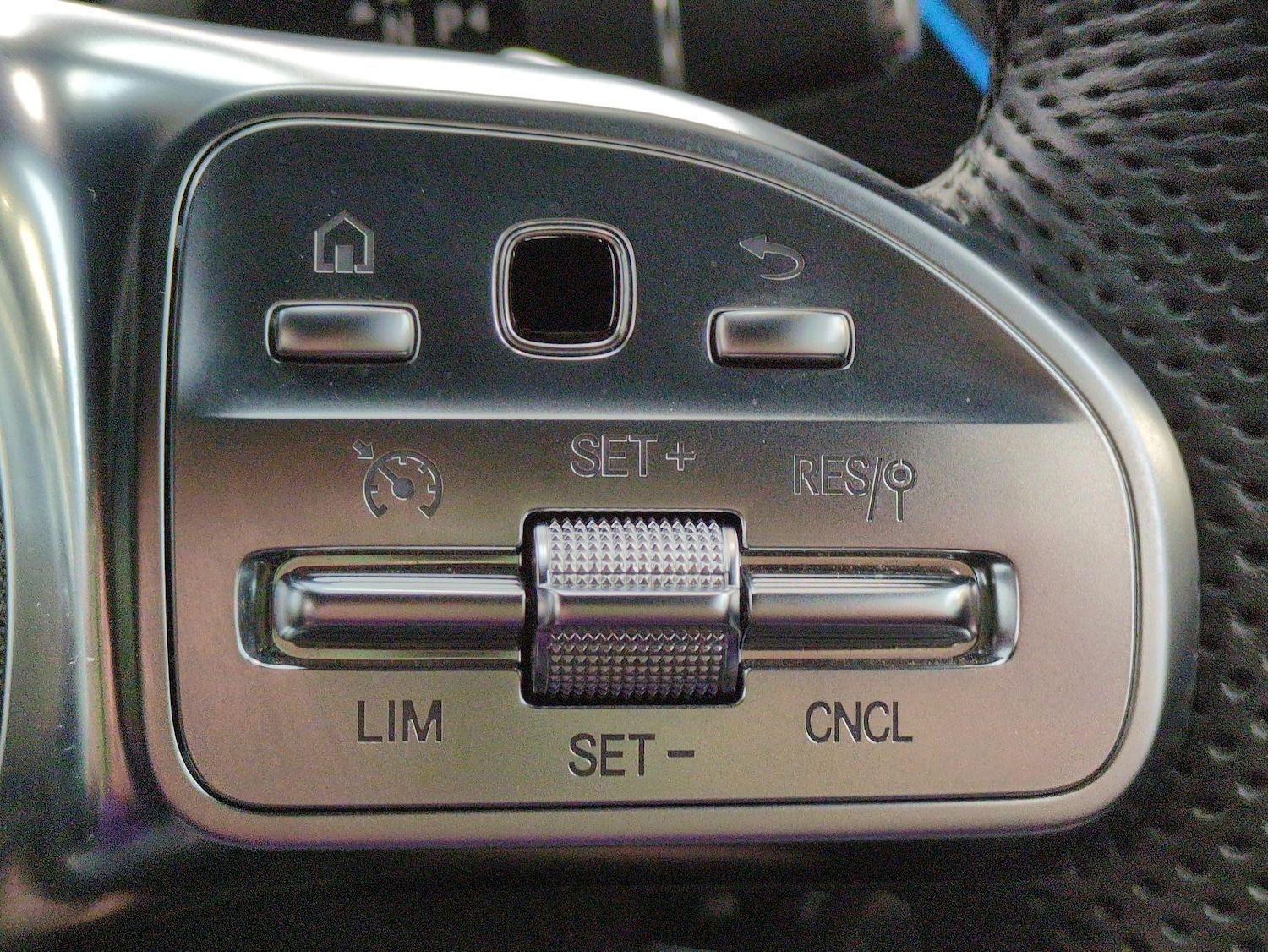 Used Mercedes-Benz EQC 2023 for sale - 76367290: Photo 27