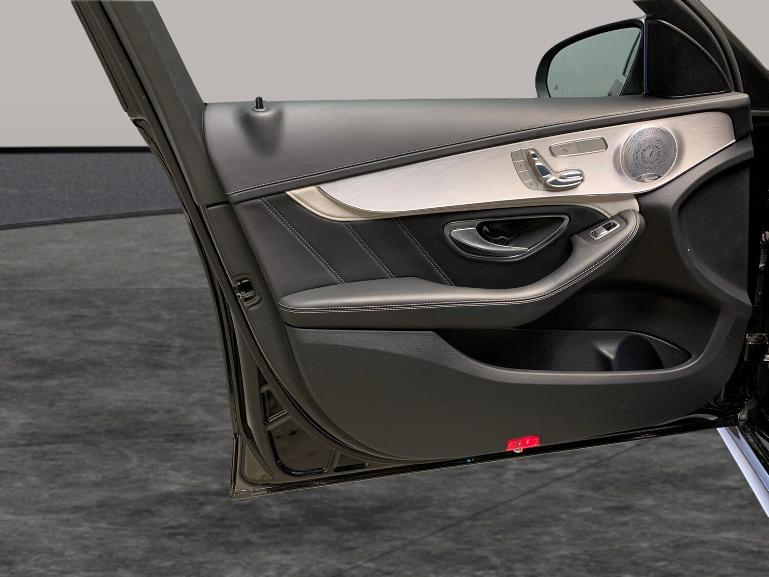 Used Mercedes-Benz C Class 2017 for sale - 77347346: Photo 37