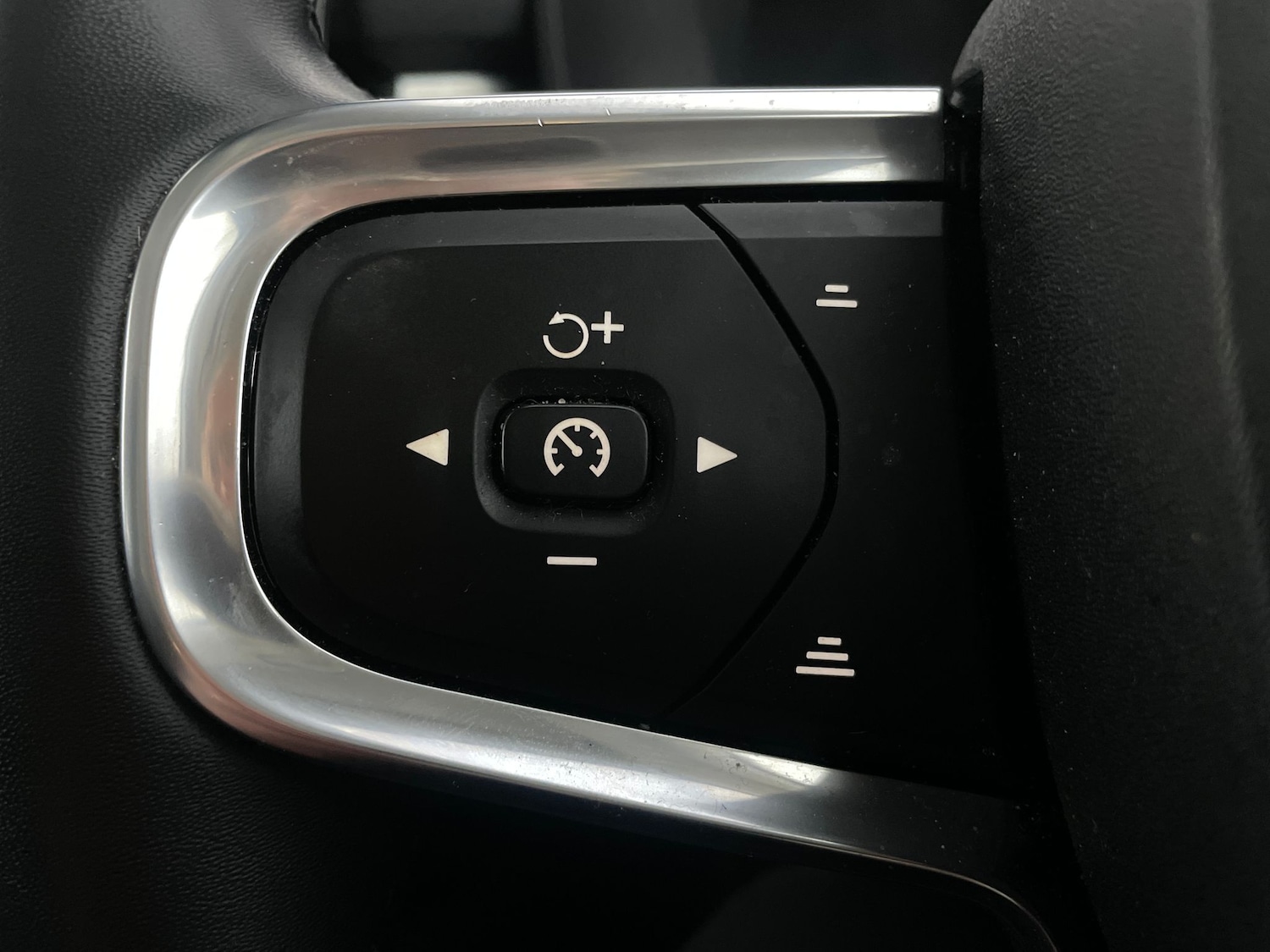 Used Volvo XC40 2022 for sale - 78199679: Photo 21