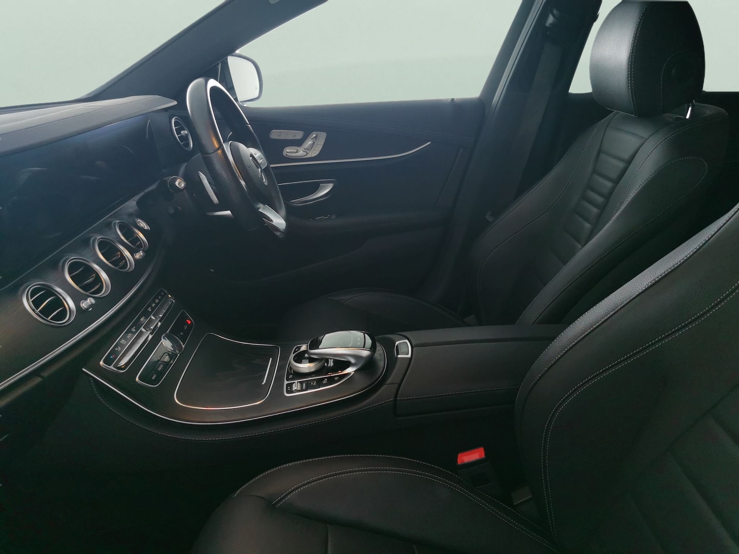 Used Mercedes-Benz E Class 2020 for sale - 77513952: Photo 4