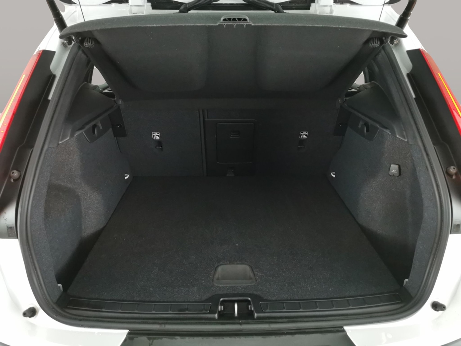 Used Volvo XC40 2024 for sale - 77198660: Photo 32