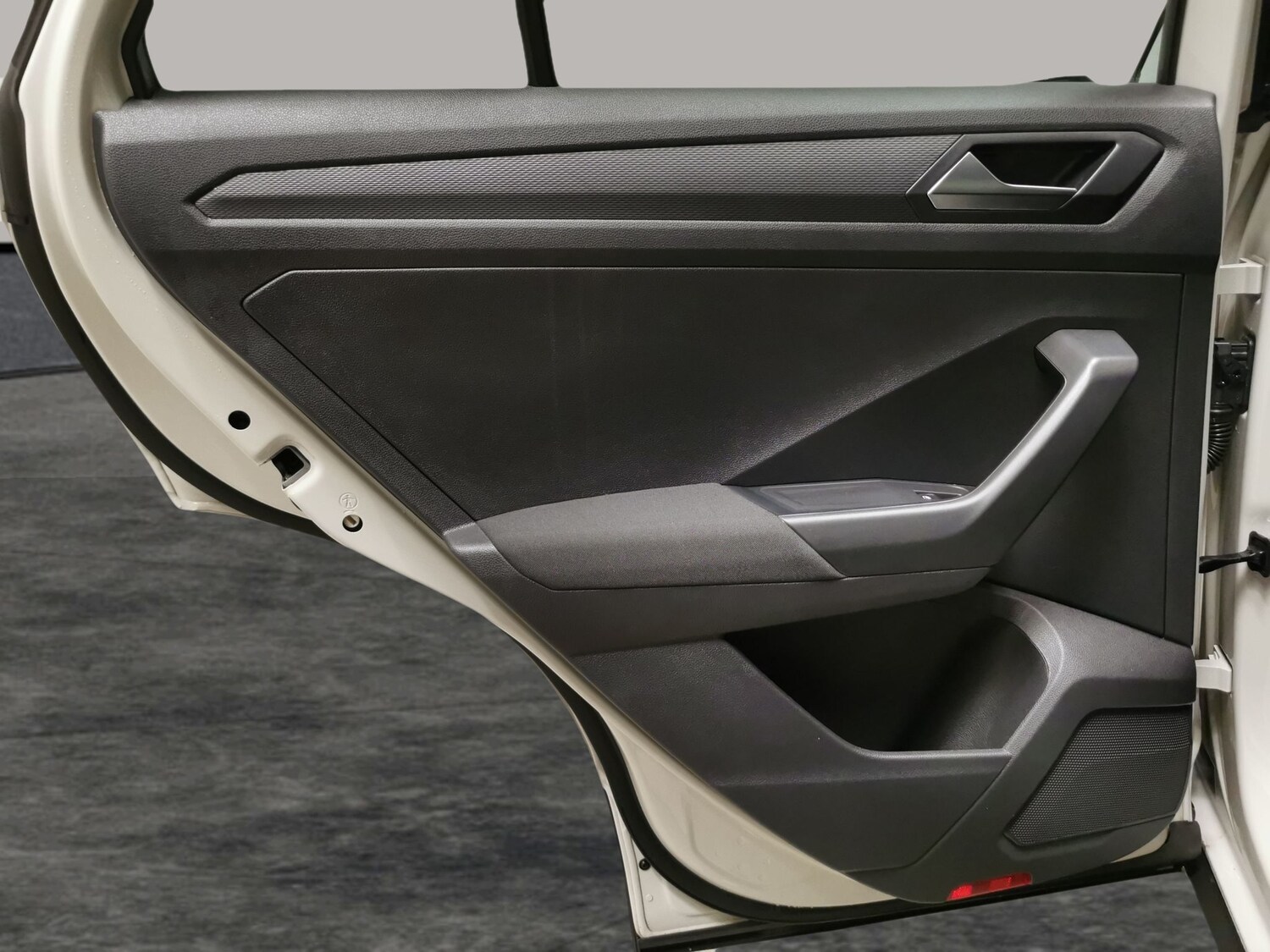 Used Volkswagen T-Roc 2023 for sale - 78042498: Photo 24