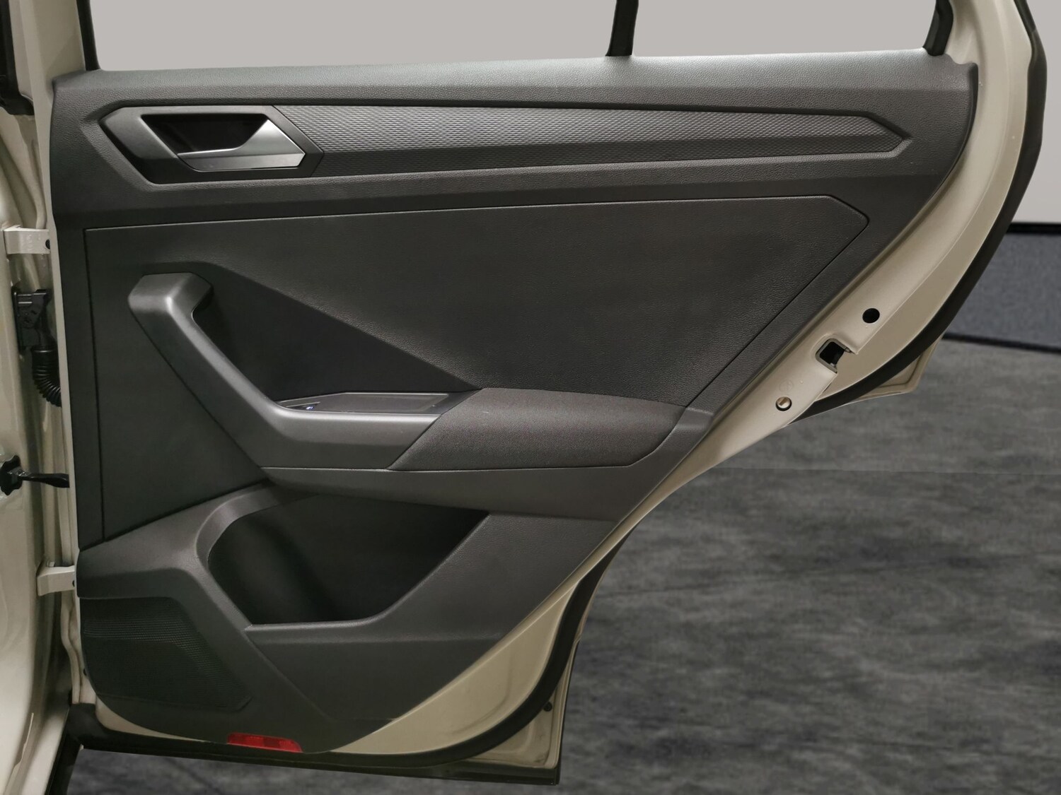 Used Volkswagen T-Roc 2023 for sale - 78042498: Photo 25