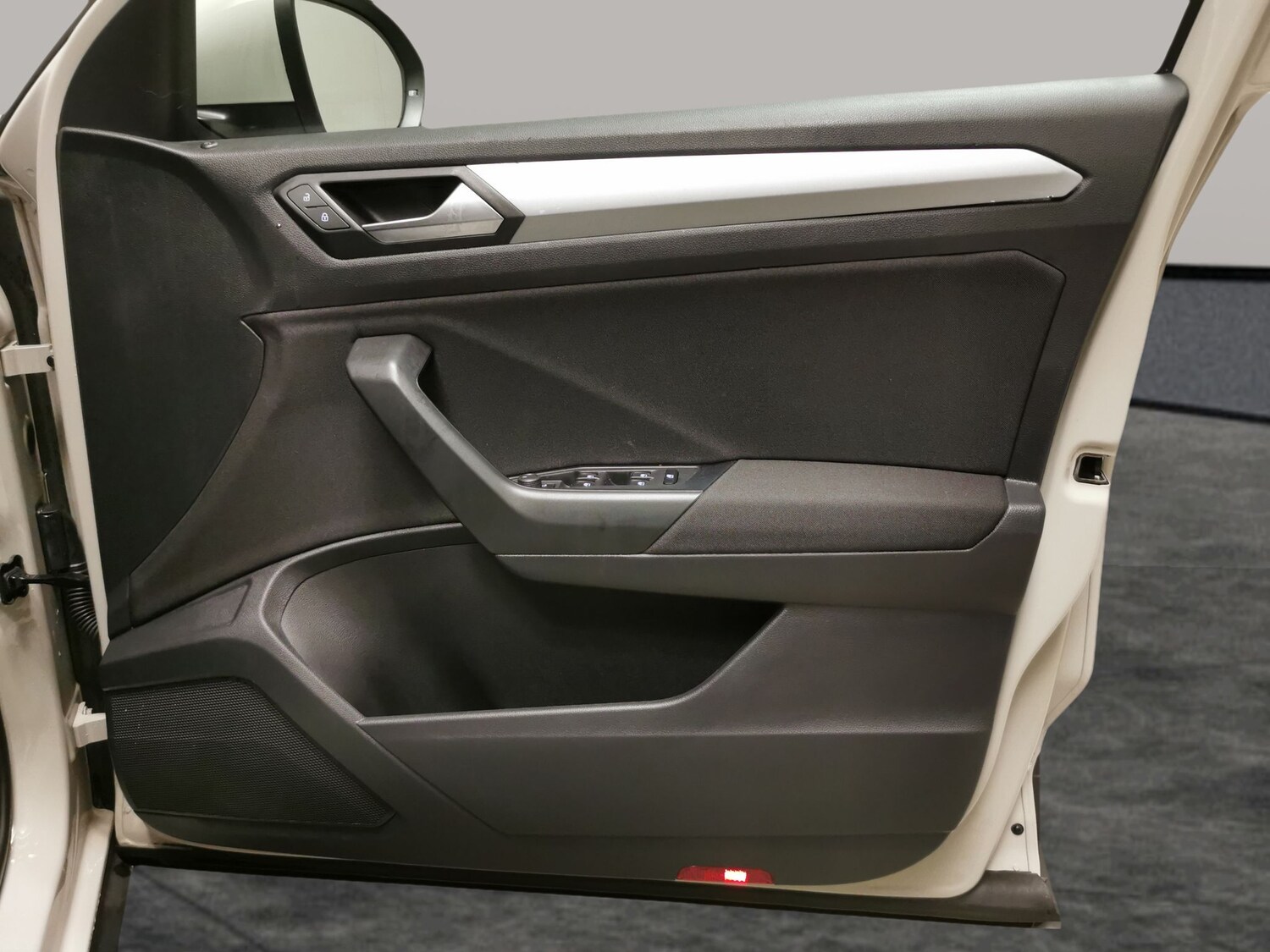 Used Volkswagen T-Roc 2023 for sale - 78042498: Photo 26