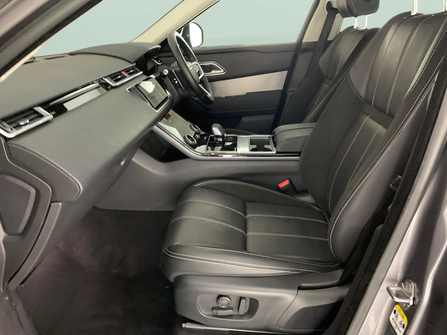 Used Land Rover Range Rover Velar 2022 for sale - 76935117: Photo 4