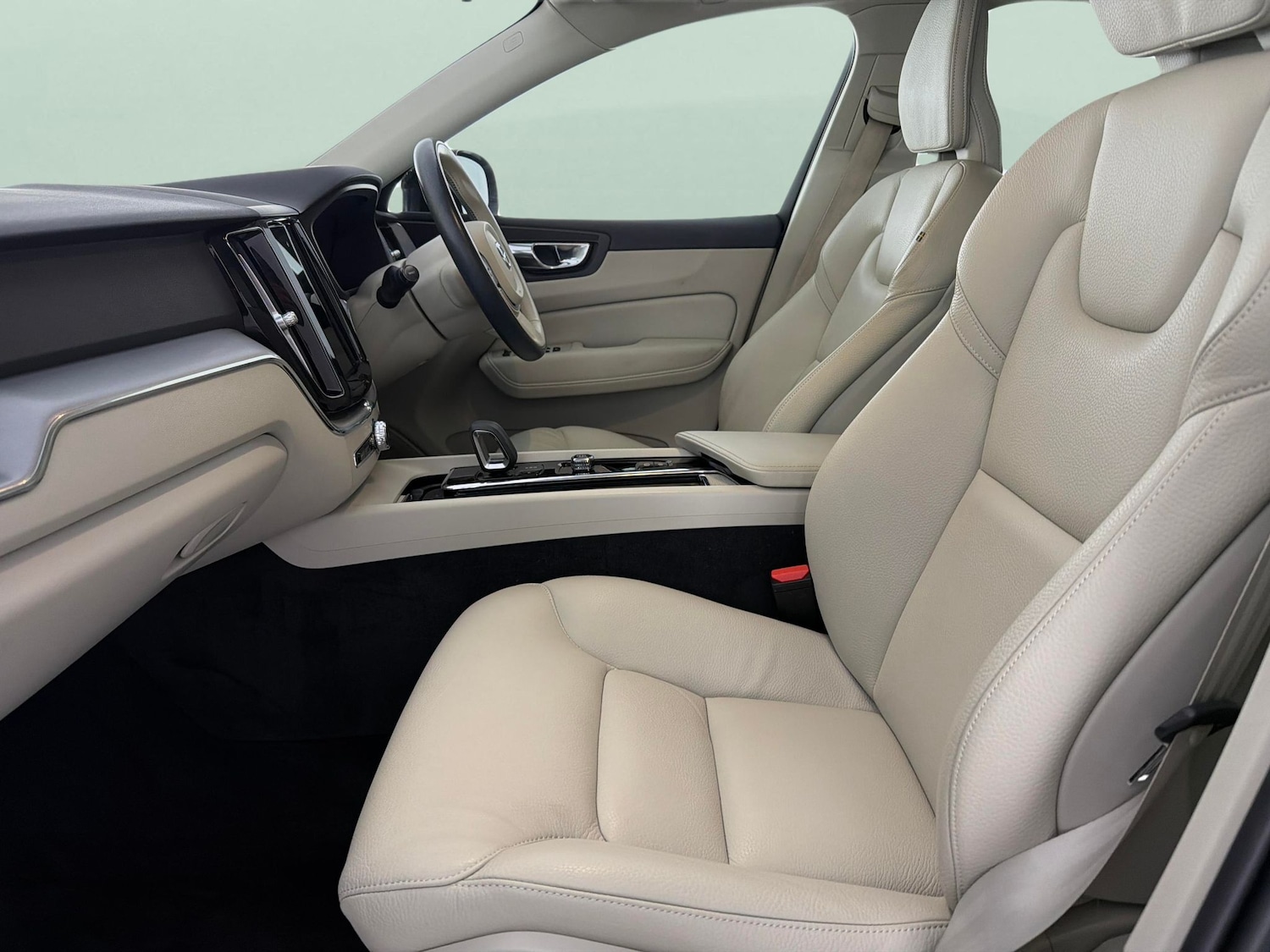 Used Volvo XC60 2022 for sale - 78149404: Photo 4