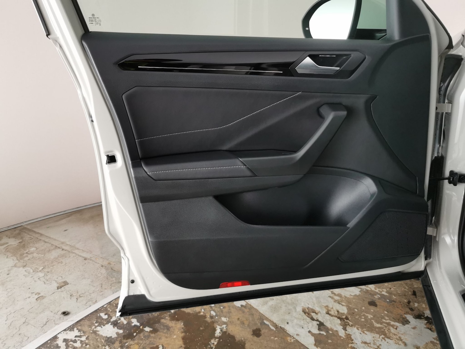 Used Volkswagen T-Roc 2023 for sale - 77558281: Photo 24