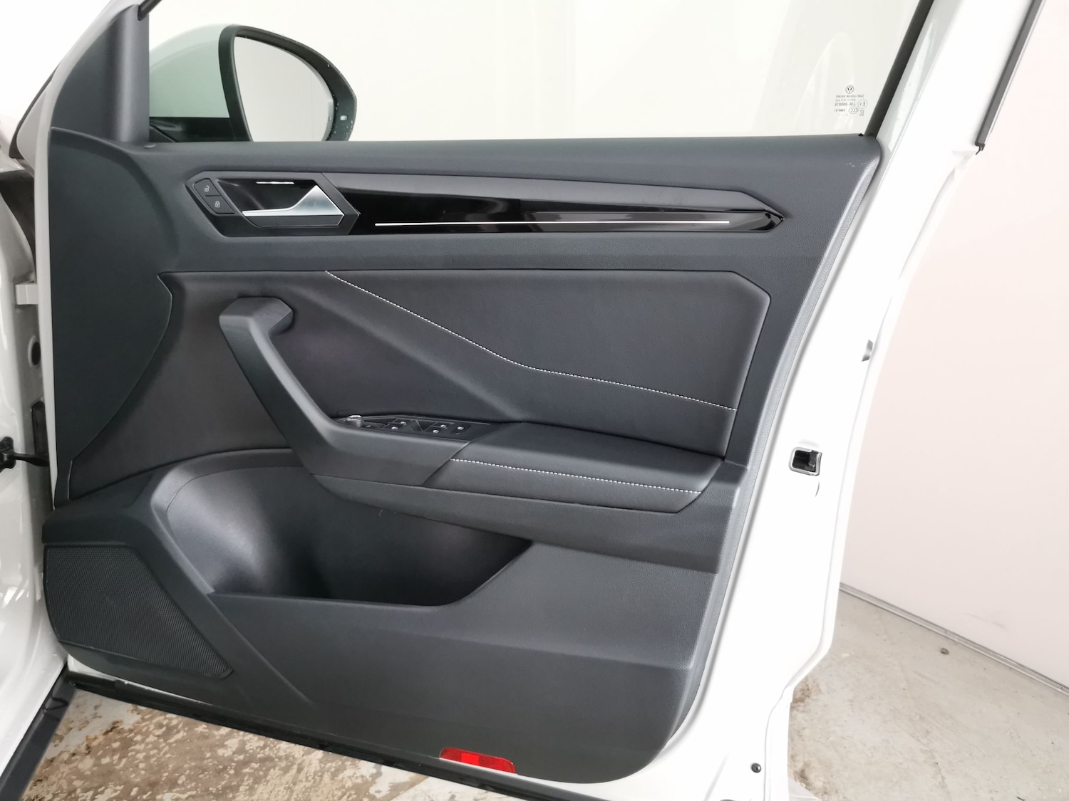 Used Volkswagen T-Roc 2023 for sale - 77558281: Photo 27