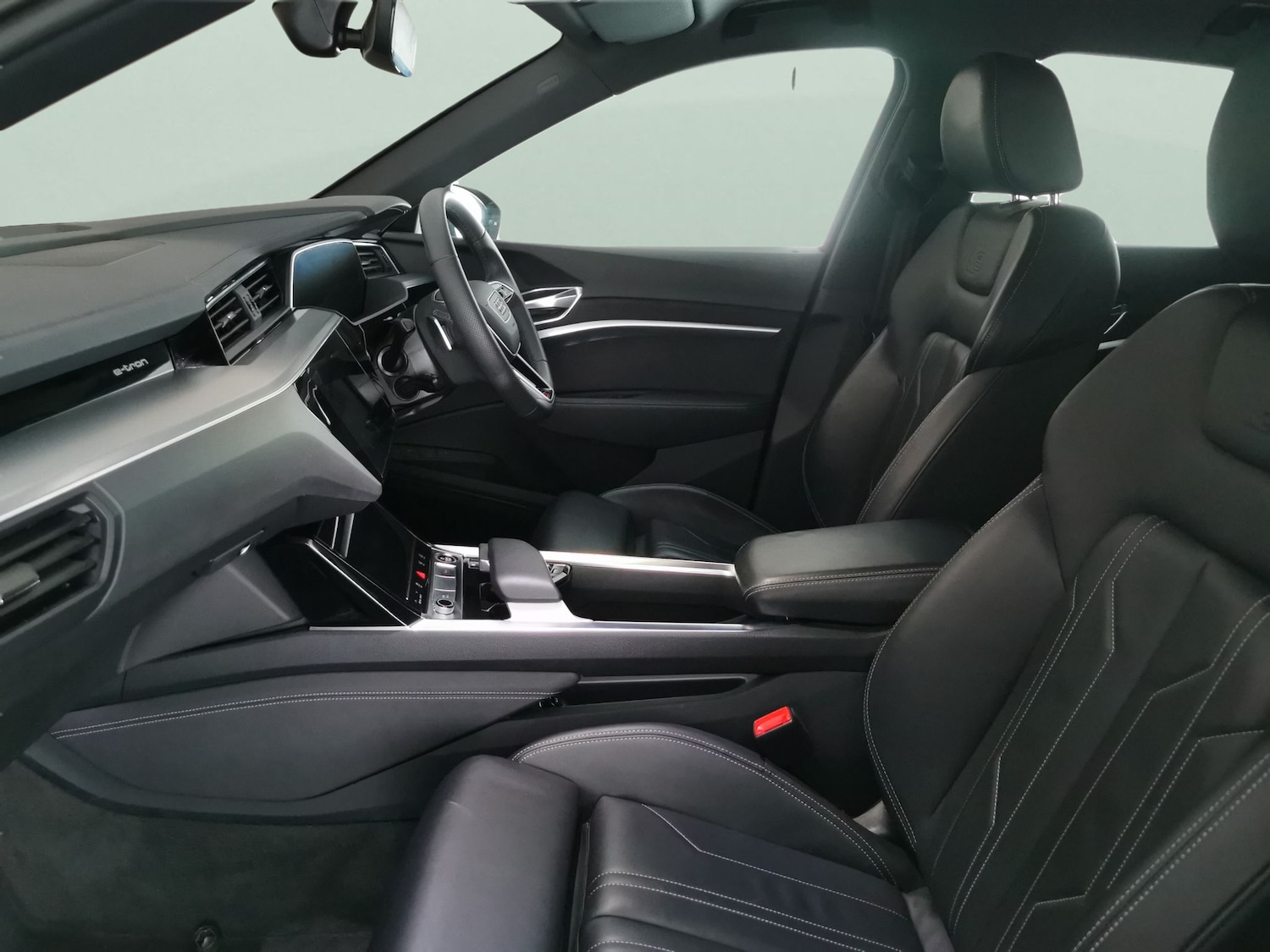 Used Audi e-tron 2023 for sale - 77312626: Photo 4