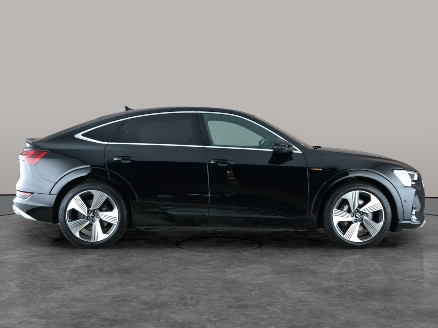 Used Audi e-tron 2023 for sale - 77312626: Photo 9