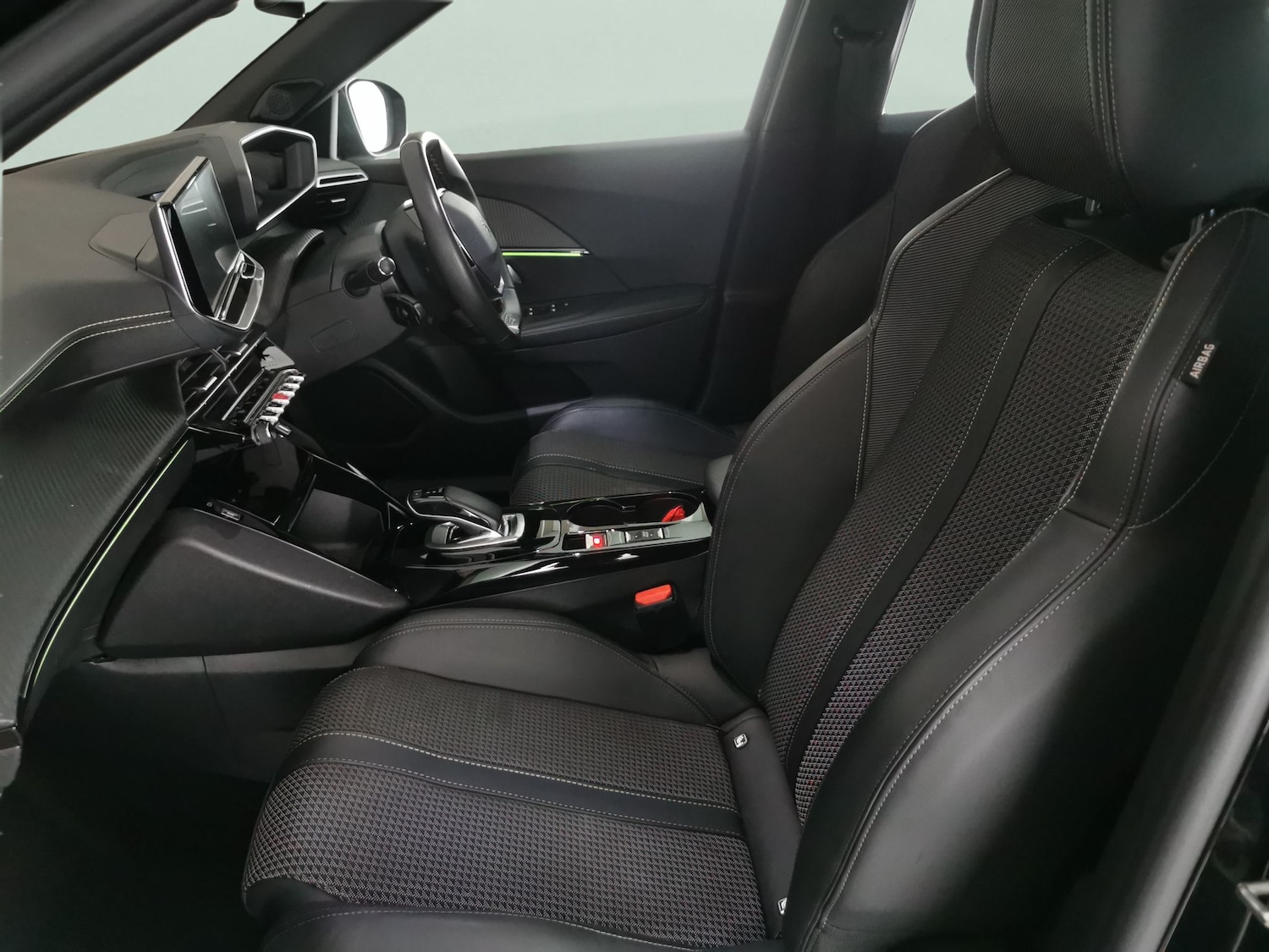 Used Peugeot 2008 2021 for sale - 77240645: Photo 4