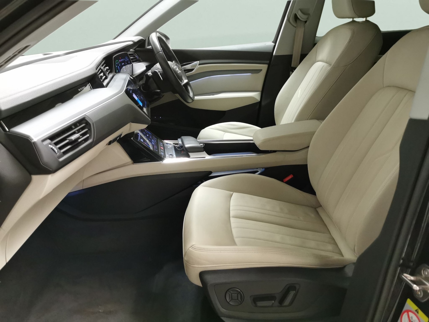 Used Audi e-tron 2021 for sale - 76835242: Photo 4