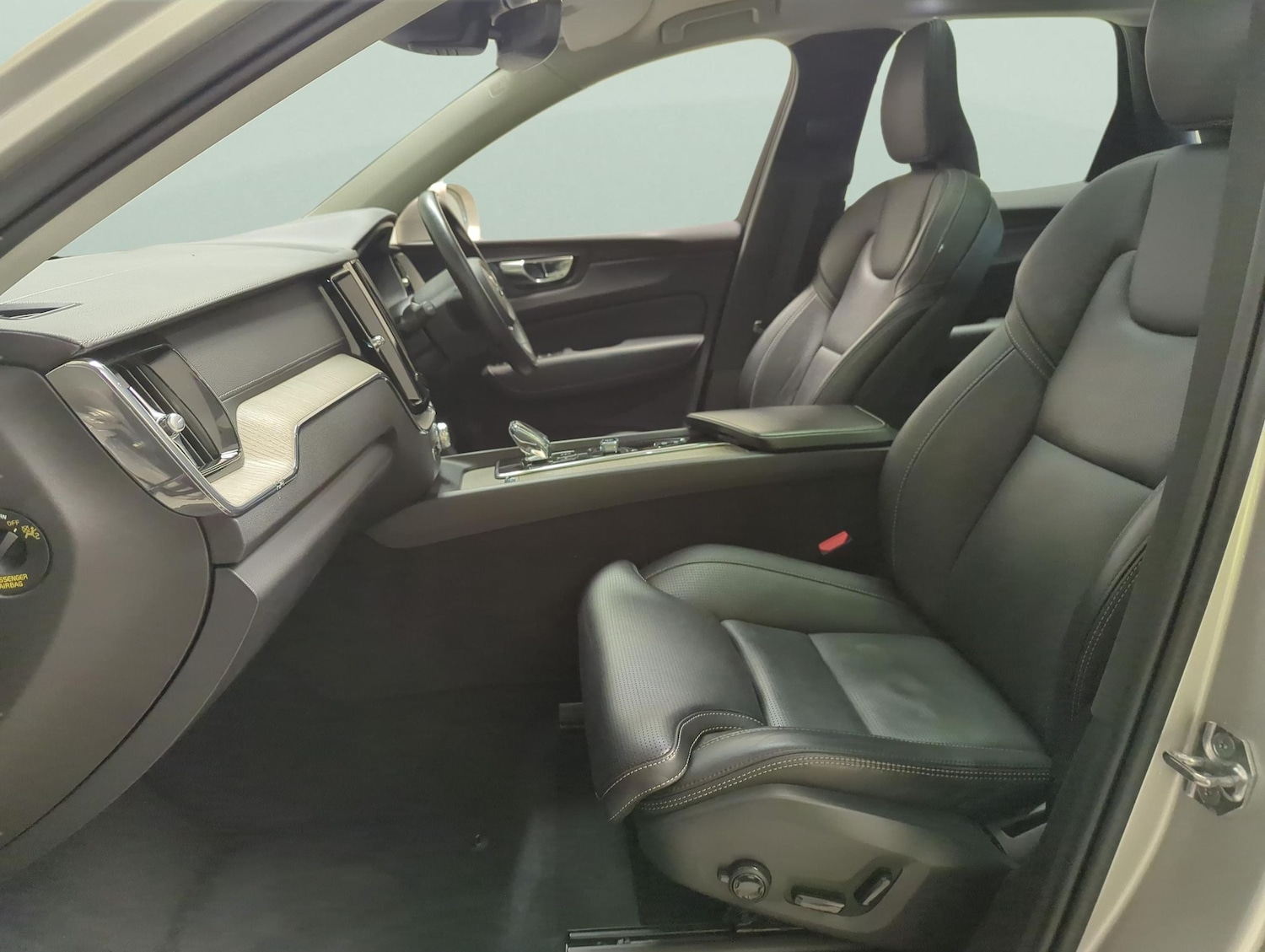 Used Volvo XC60 2021 for sale - 78075158: Photo 4