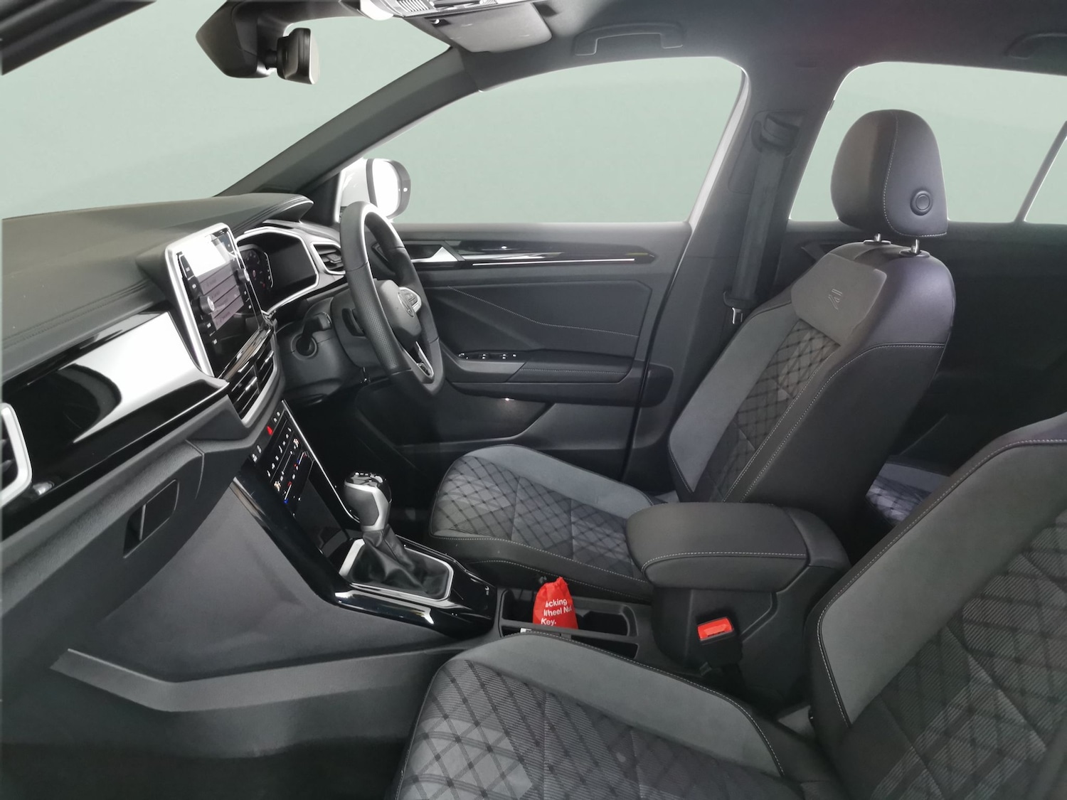 Used Volkswagen T-Roc 2025 for sale - 78067895: Photo 4