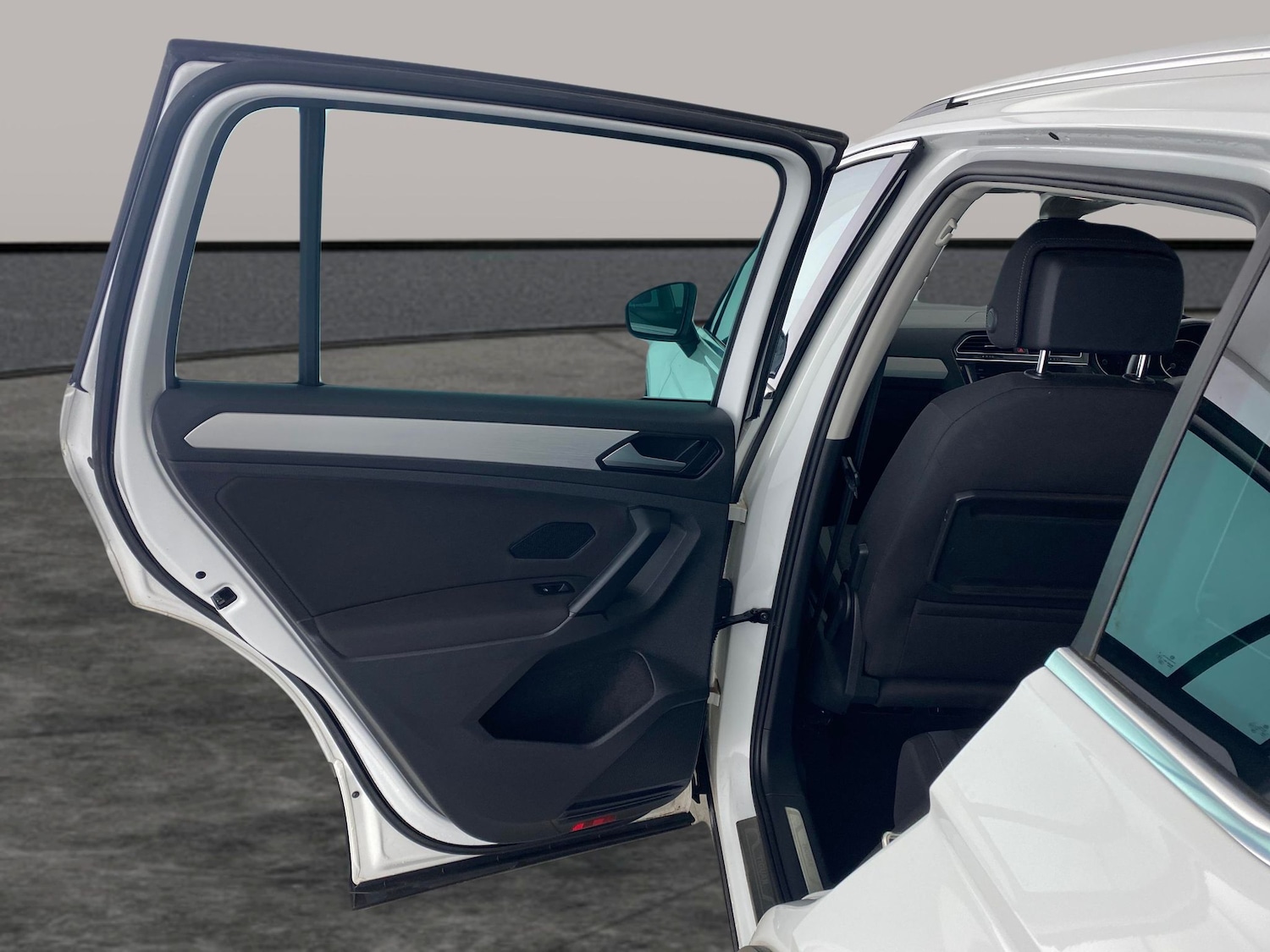 Used Volkswagen Tiguan 2019 for sale - 77350833: Photo 24