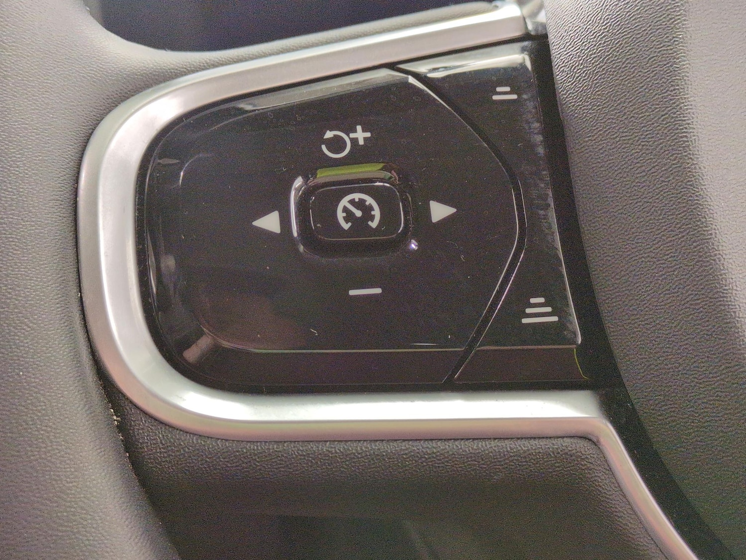 Used Volvo XC60 2022 for sale - 76531878: Photo 22