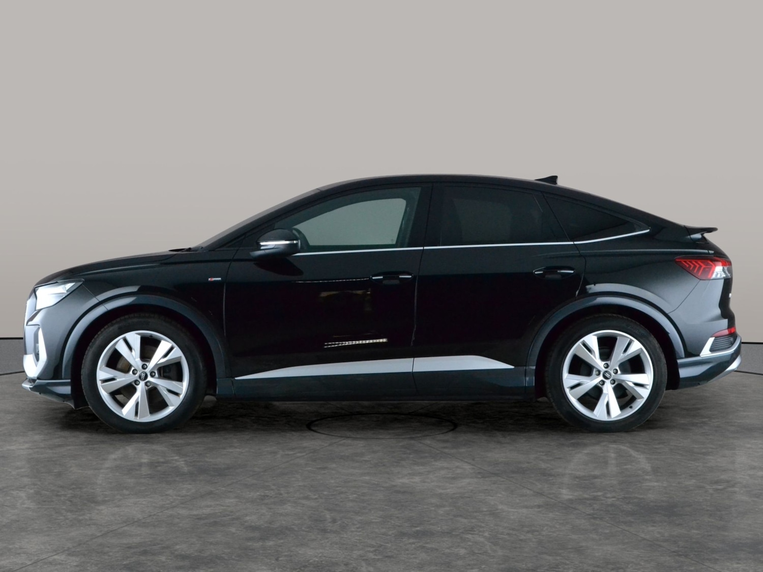 Used Audi Q4 e-tron 2023 for sale - 77946757: Photo 12