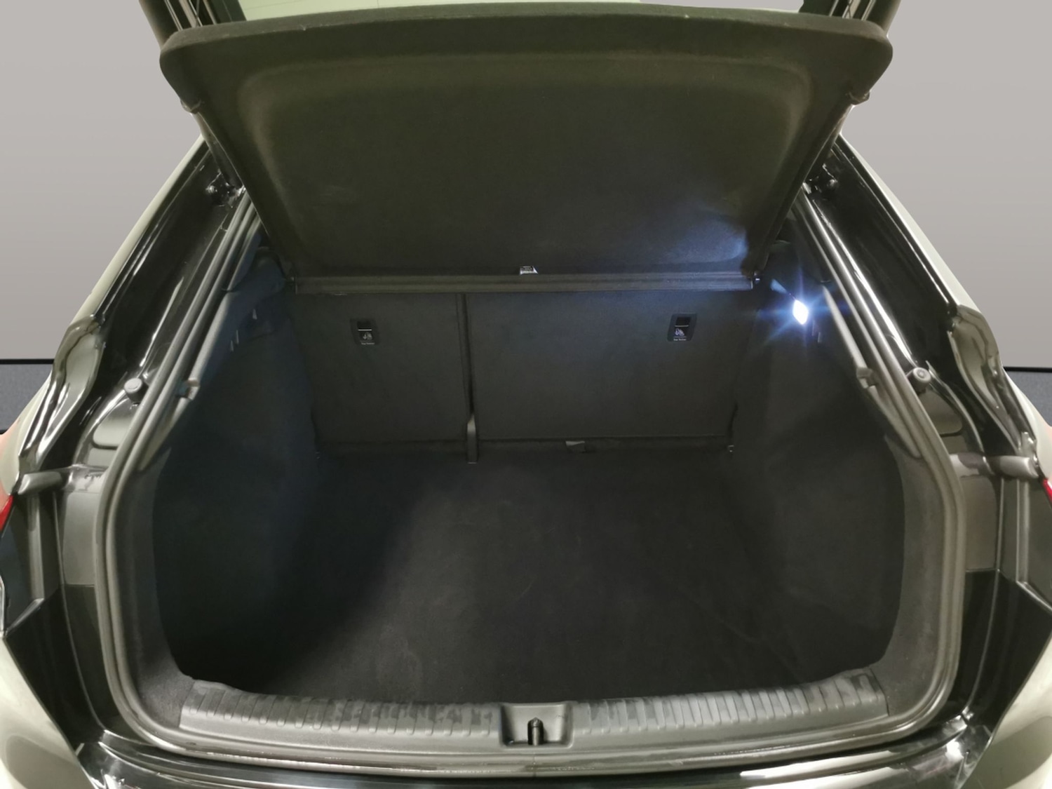 Used Audi Q4 e-tron 2023 for sale - 77946757: Photo 32