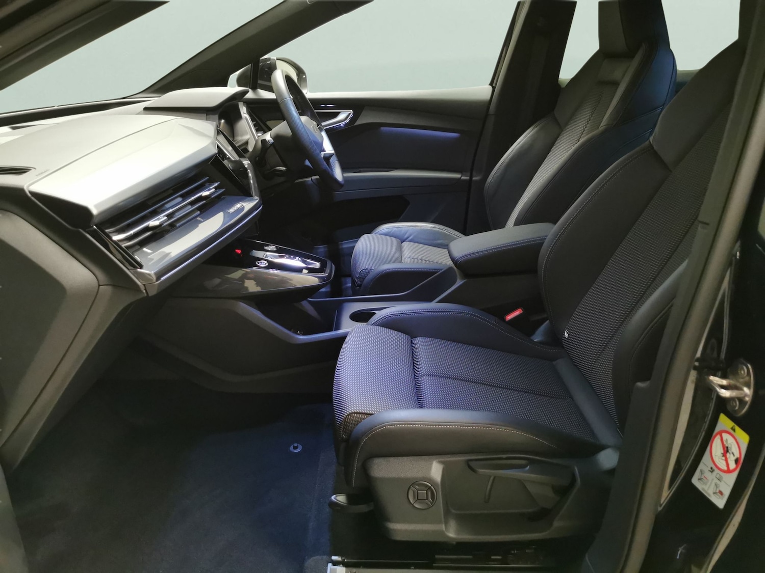 Used Audi Q4 e-tron 2023 for sale - 77946757: Photo 4