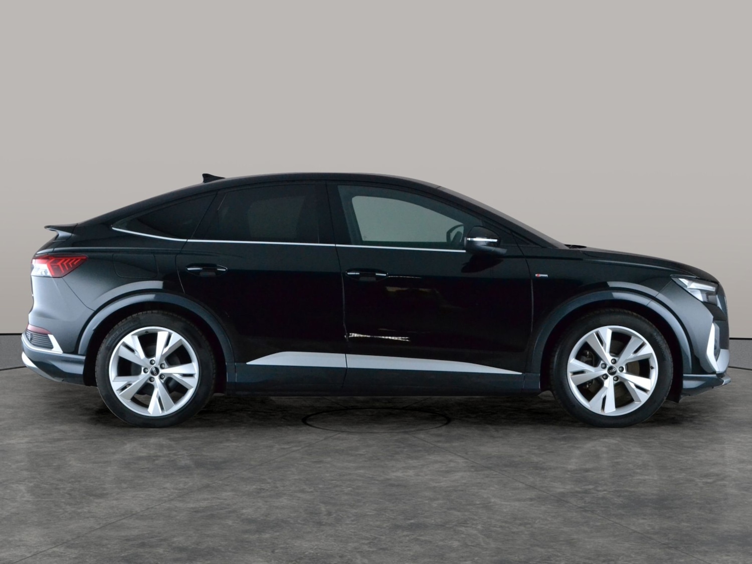 Used Audi Q4 e-tron 2023 for sale - 77946757: Photo 8