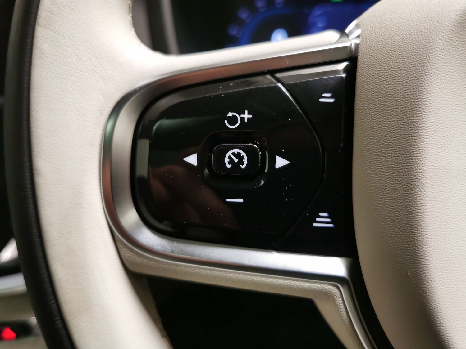 Used Volvo V60 2023 for sale - 76459433: Photo 26