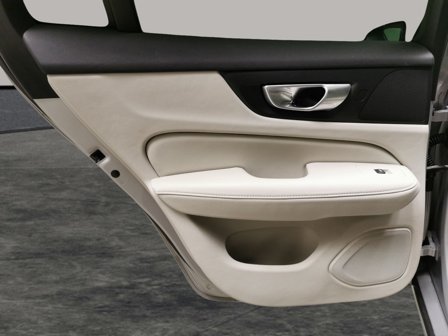 Used Volvo V60 2023 for sale - 76459433: Photo 34