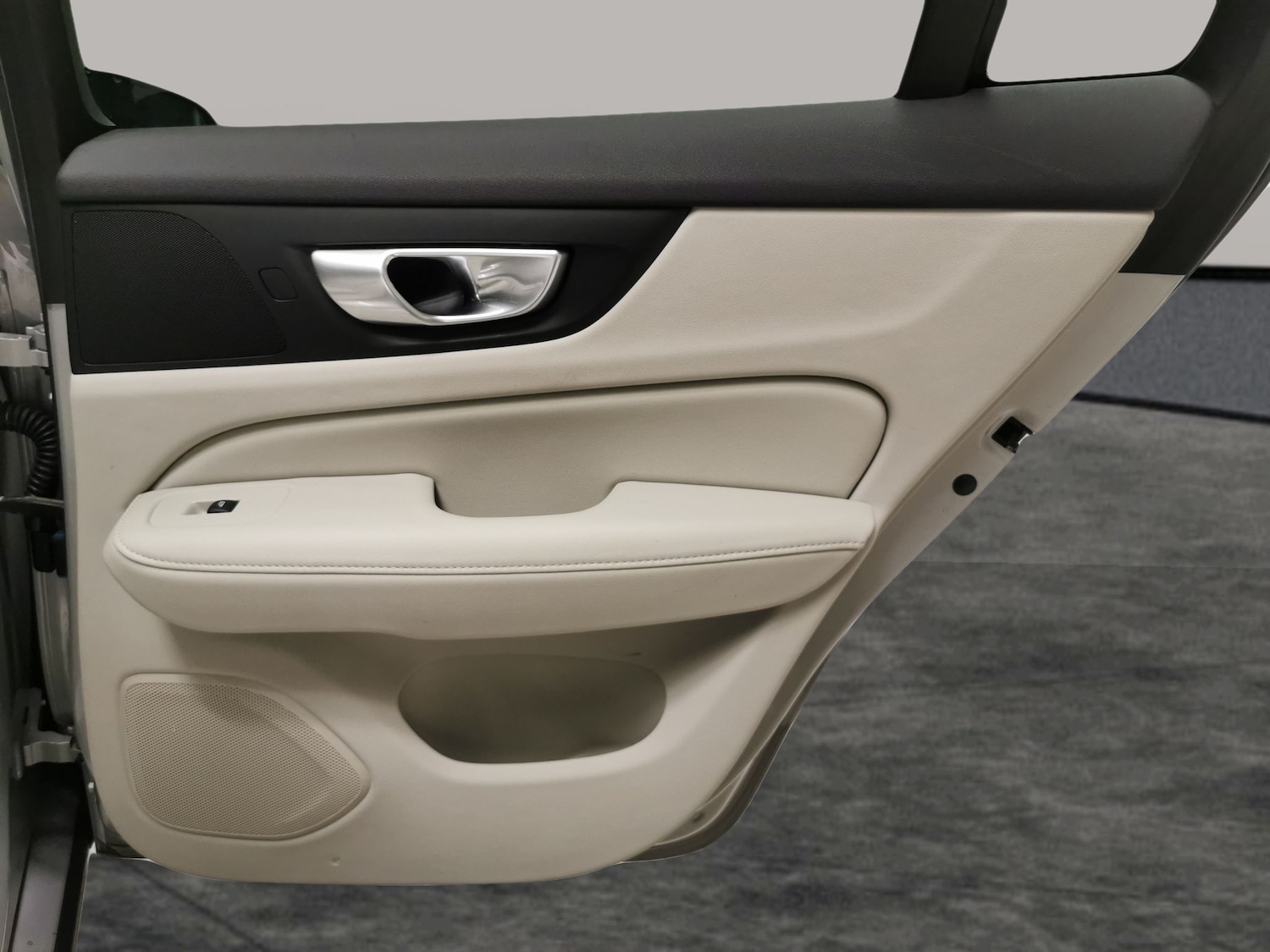 Used Volvo V60 2023 for sale - 76459433: Photo 36