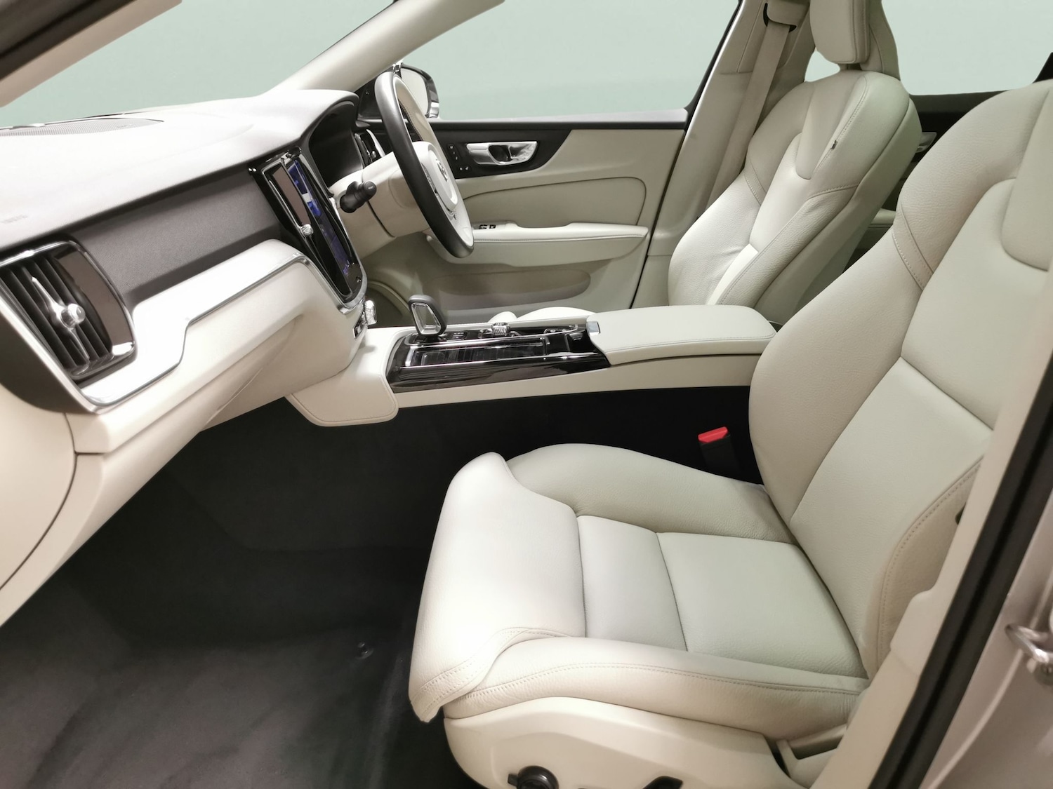 Used Volvo V60 2023 for sale - 76459433: Photo 4