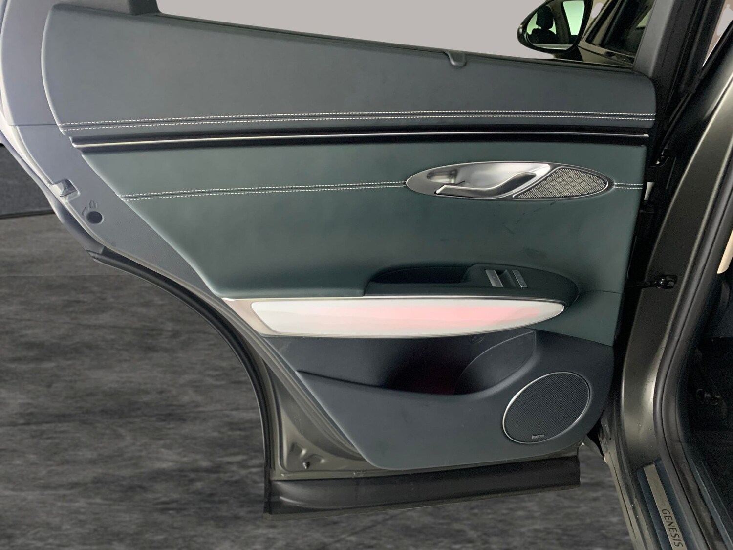 Used Genesis GV70 for sale - 77568097: Photo 30