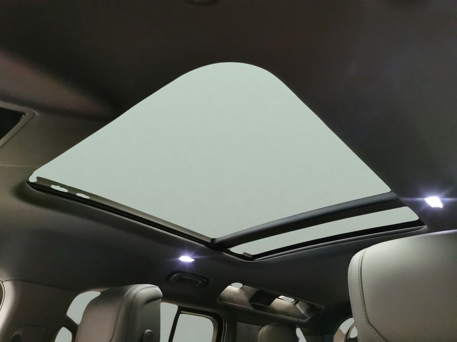 Used Land Rover Defender 2023 for sale - 76577999: Photo 5