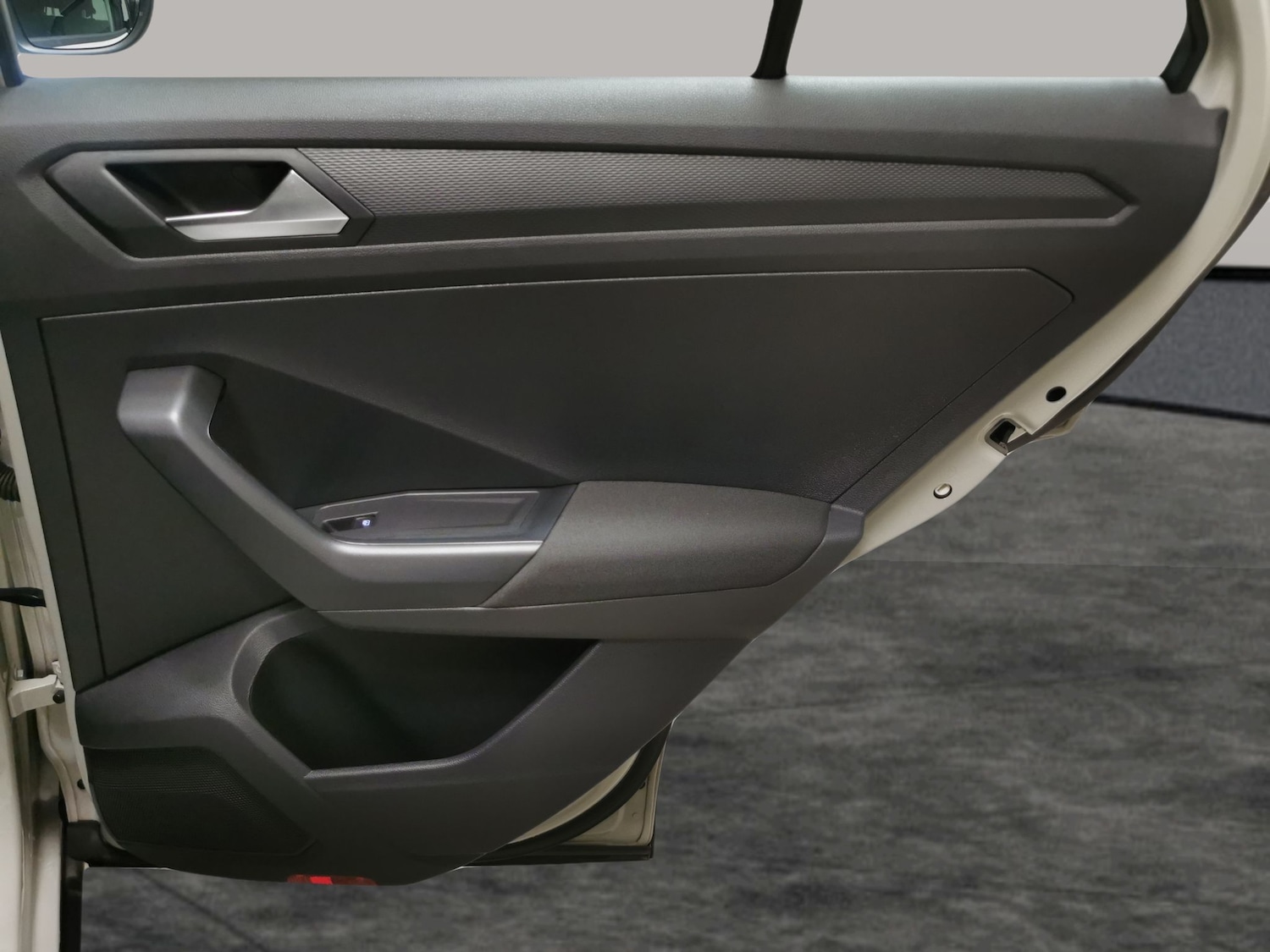 Used Volkswagen T-Roc 2023 for sale - 78109960: Photo 27