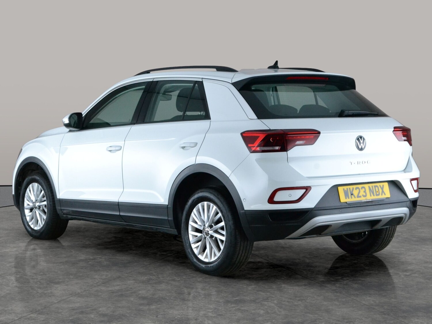 Used Volkswagen T-Roc 2023 for sale - 77740362: Photo 11