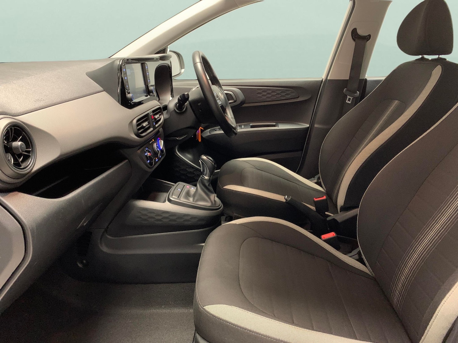 Used Hyundai i10 2023 for sale - 76954797: Photo 4