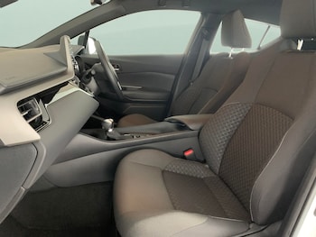 Used Toyota C-HR 2023 for sale - 79068964: Photo