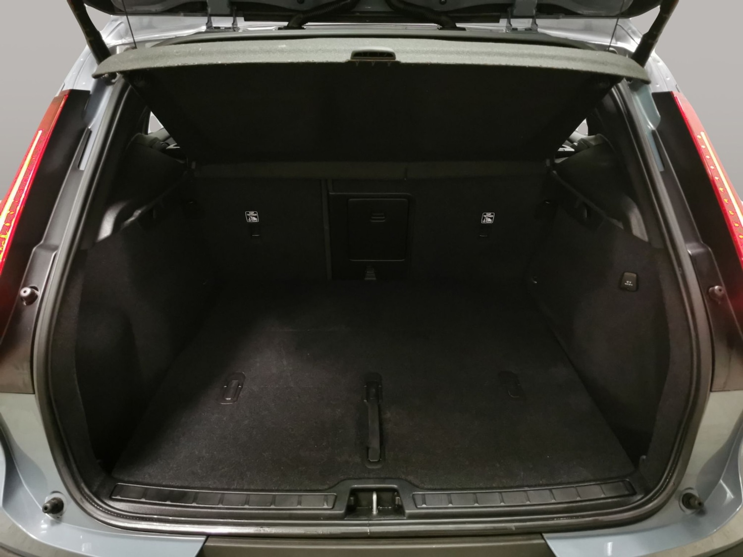 Used Volvo XC40 2023 for sale - 77897322: Photo 32