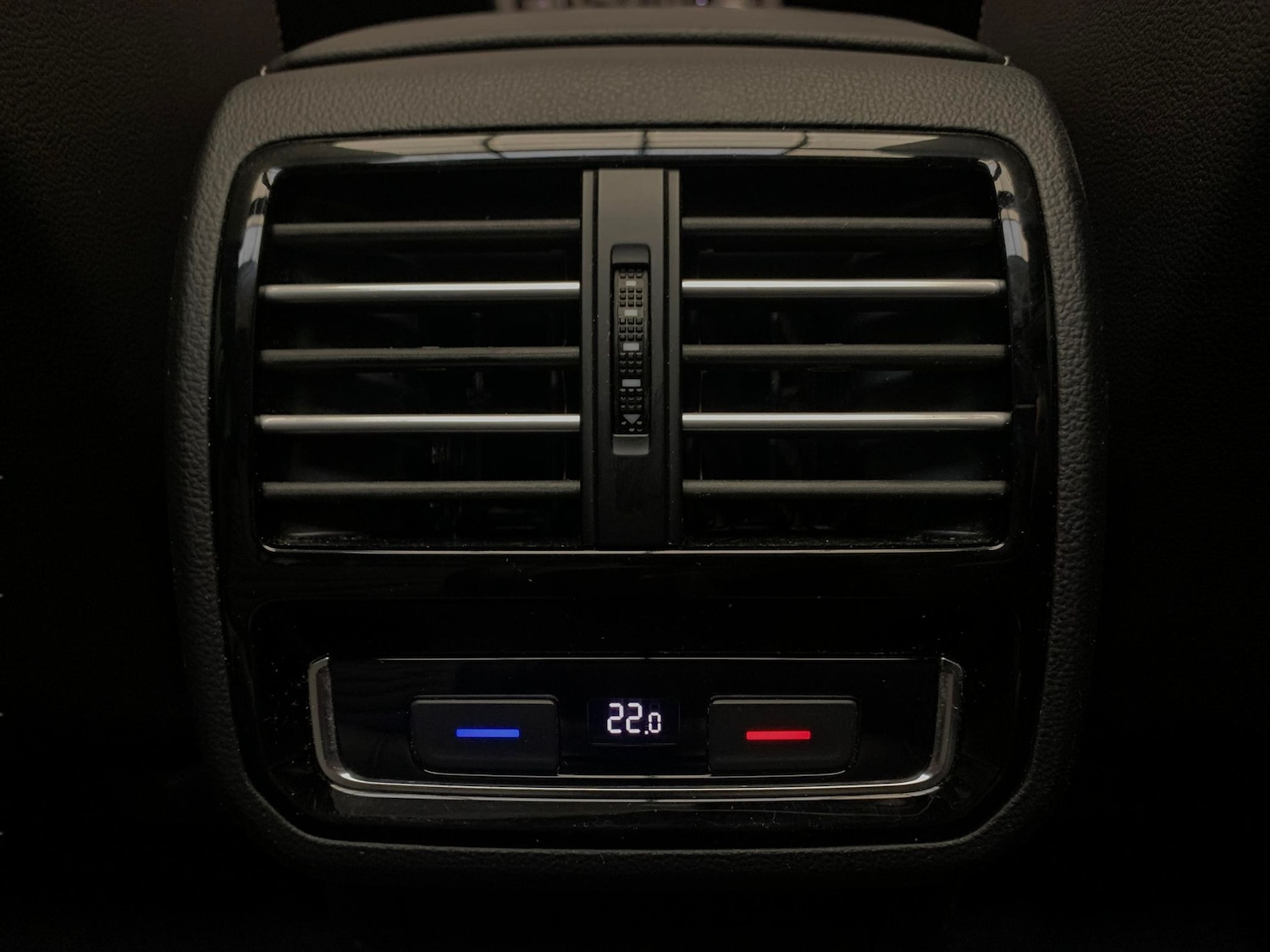 Used Volkswagen Passat 2018 for sale - 77951125: Photo 24