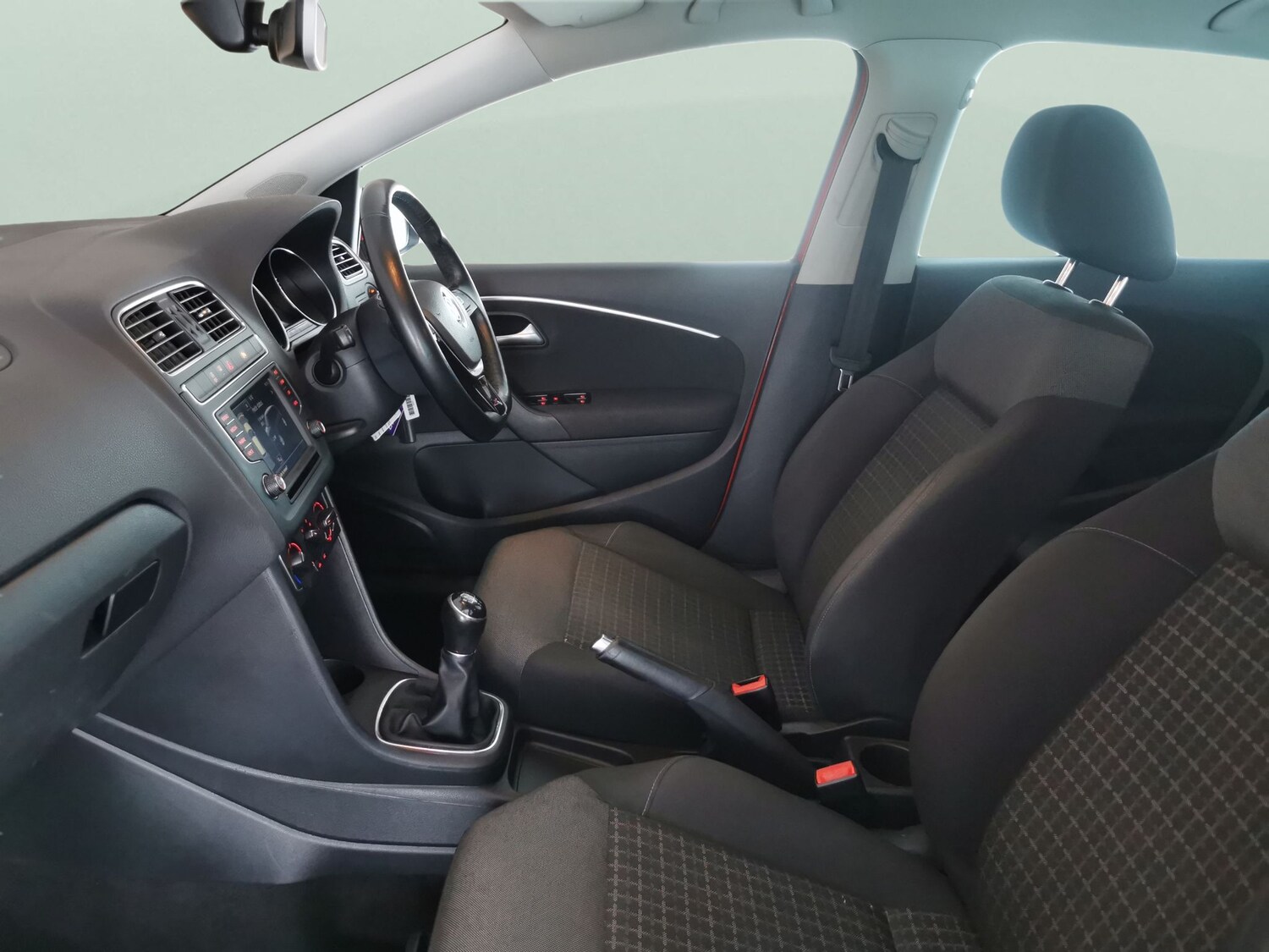 Used Volkswagen Polo 2017 for sale - 77975843: Photo 4