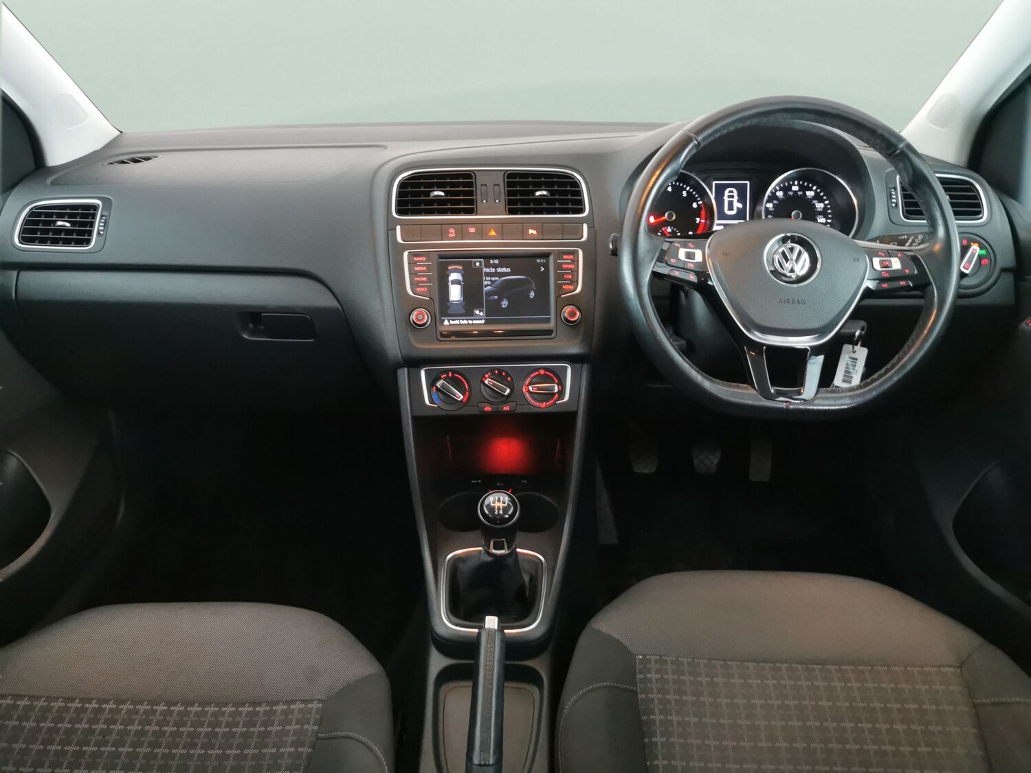 Used Volkswagen Polo 2017 for sale - 77975843: Photo 6