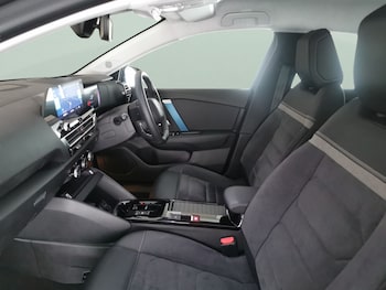 Used Citroen e-C4 2024 for sale - 78707061: Photo